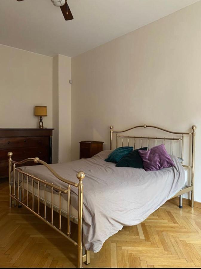 Flat Up To 6 People In The Center Of Turin. Apartamento *